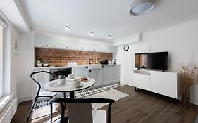 Krakowskie Przedmiescie 19 - 600M Od Zamku Krolewskiego - 50M Od Palacu Prezydenckiego - 800M Od Stacji Metra Nowy Swiat - Better Rental